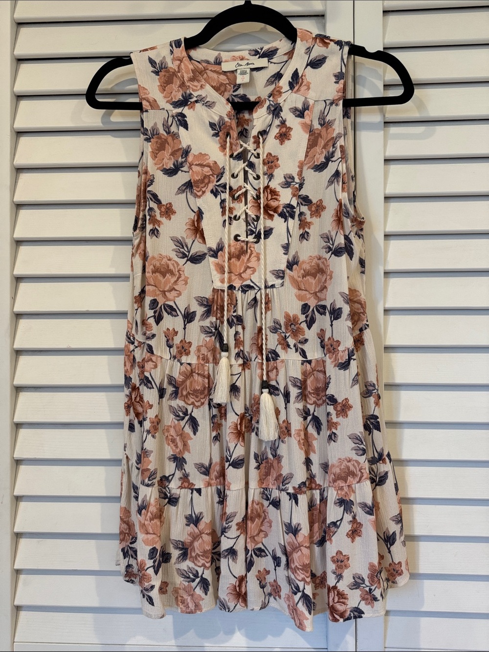 Floral Lace-Up Sleeveless Tunic Top in Blush Floral
